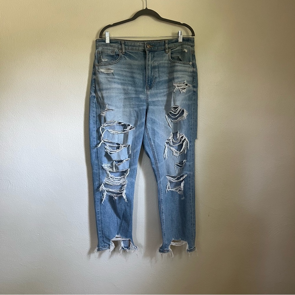 American Eagle Distressed Mom Jeans Size 14 Short